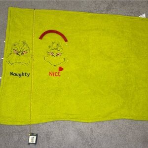 Dr. Seuss The Grinch SnowThrows Throw Blanket
